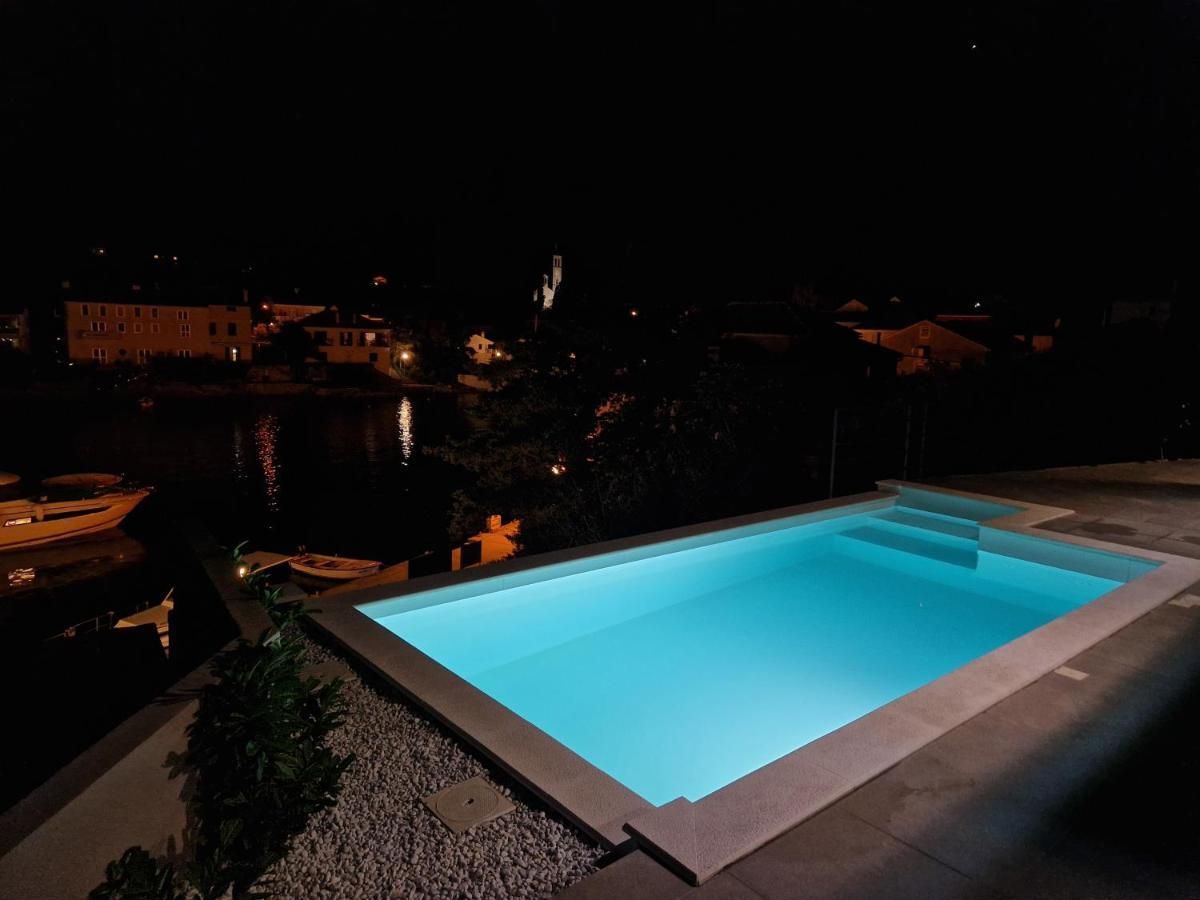 Sol Luxury Residence Near The Beach With Shared Heated Pool Божава Екстер'єр фото