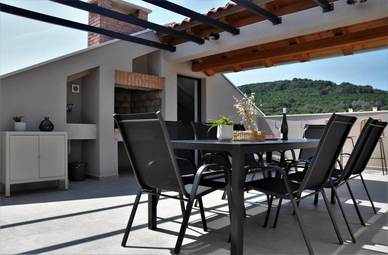 Sol Luxury Residence Near The Beach With Shared Heated Pool Божава Екстер'єр фото